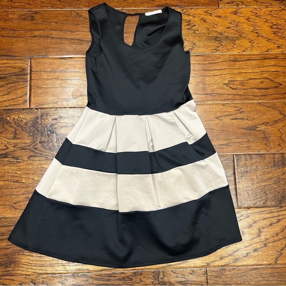 Lust‎ n must dress